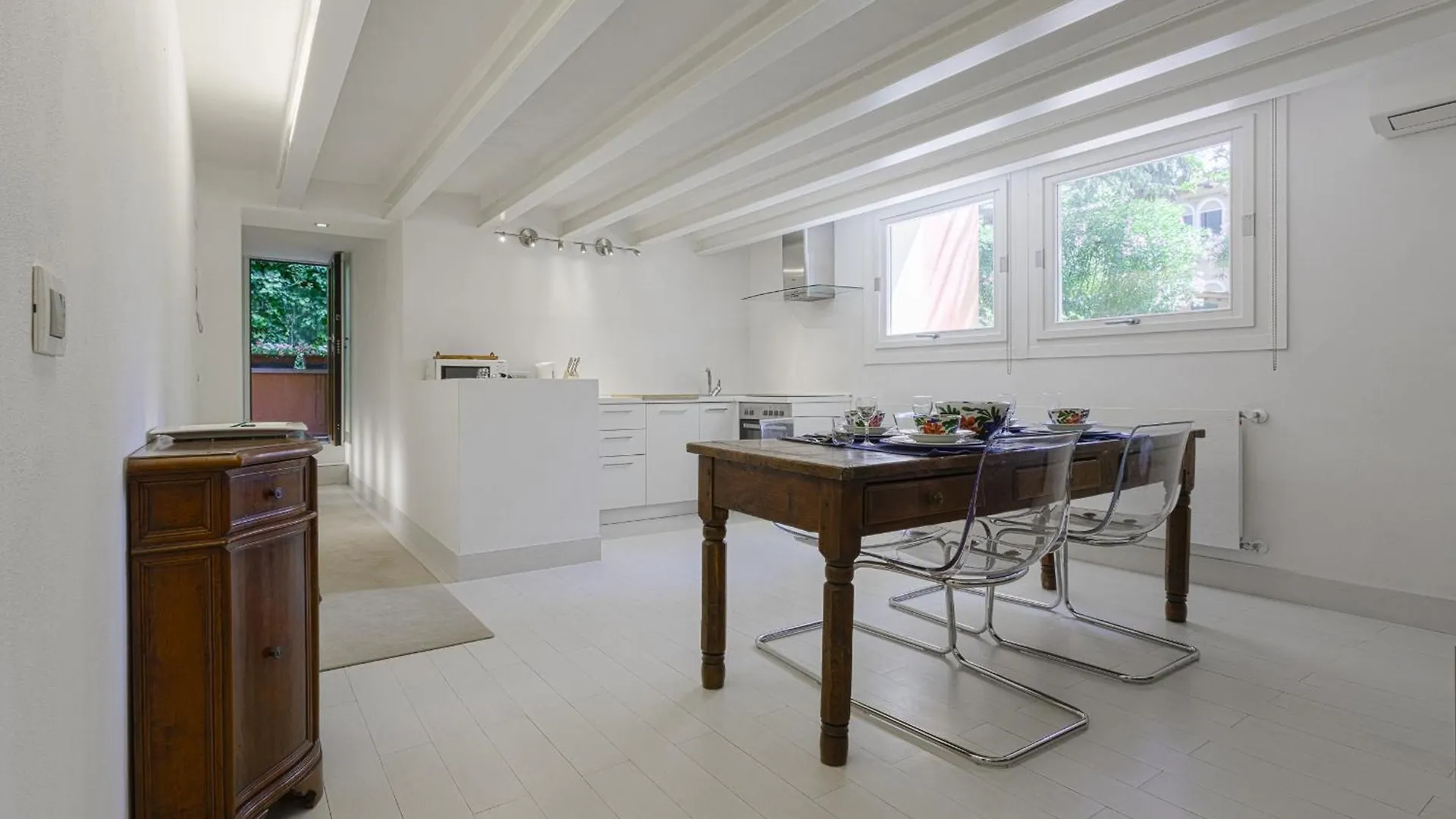 Venice-Lido Apartment With An Esclusive Garden Lido di Venezia